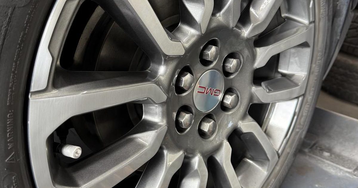 Wheel Repair in Santa Ana: What a Shop Can and Cannot Fix