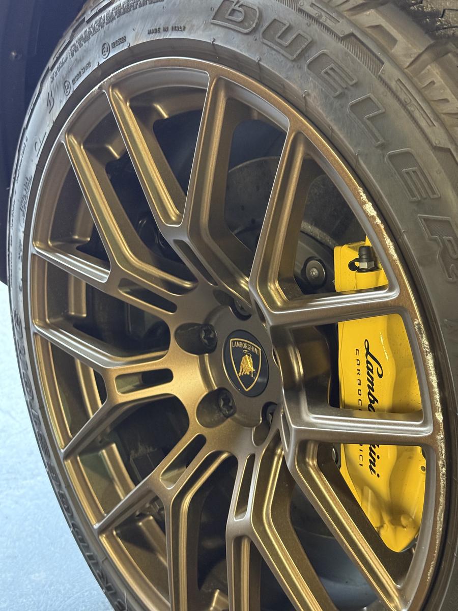 Lamborghini wheel before repair